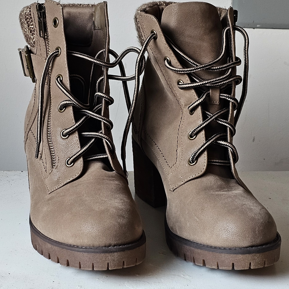 MIA Women's Tan Lace-Up Boots